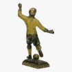 Afbeeldingen van mooie oude metalen beeldje voetballer 13.5 cm groot