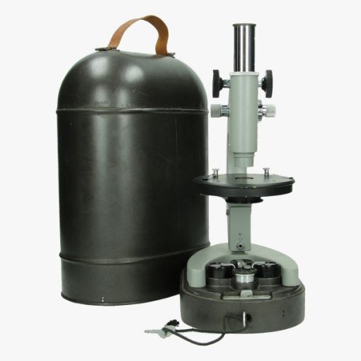 Afbeeldingen van militaire veld microscoop in metalen box, goede staat